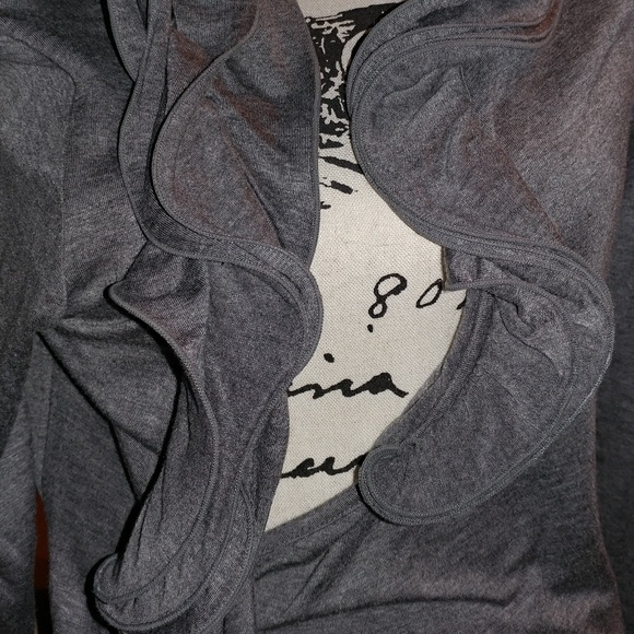 💛2/$20💛Interesting gray topwith ruffles and belt - Picture 7 of 7